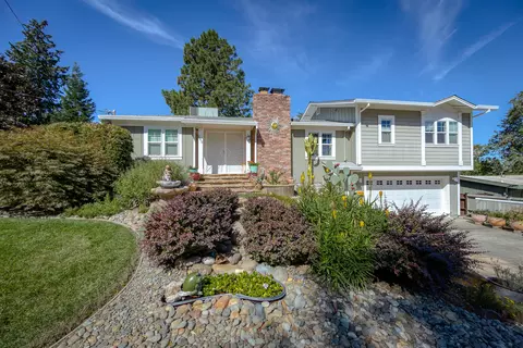 660 Overhill Dr, Redding, CA 96001 photo 11
