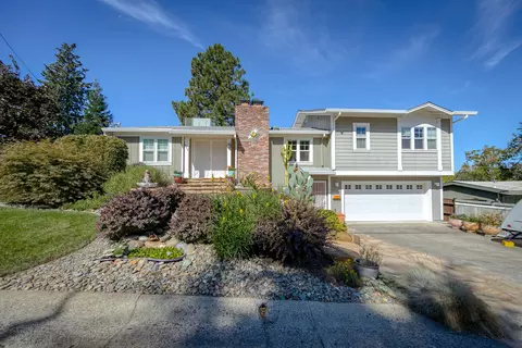 660 Overhill Dr, Redding, CA 96001 photo 8