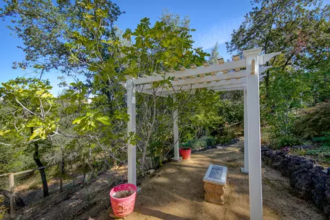 660 Overhill Dr, Redding, CA 96001 photo 95