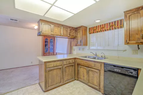2605 Rainbow Ln, Redding, CA 96002 photo 6