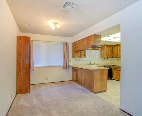 2605 Rainbow Ln, Redding, CA 96002 photo 10