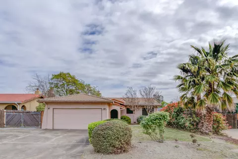 2605 Rainbow Ln, Redding, CA 96002 photo 2