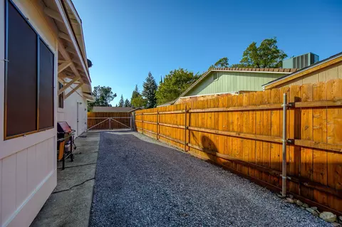 3220 Harlan Dr, Redding, CA 96003 photo 21