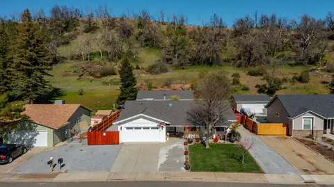 3220 Harlan Dr, Redding, CA 96003 photo 1