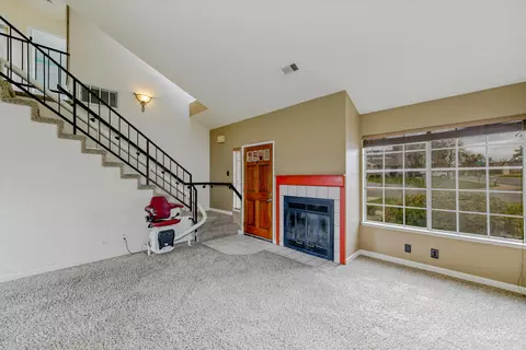 684 Brock Dr, Redding, CA 96003 photo 4