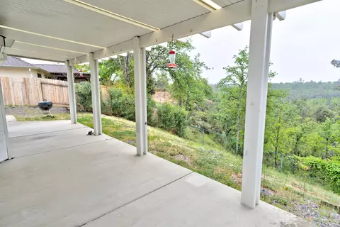 3885 Sunglow Dr, Redding, CA 96001 photo 3