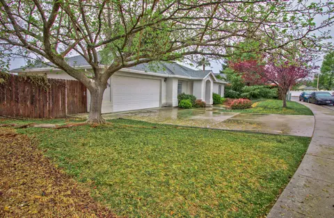 3885 Sunglow Dr, Redding, CA 96001 photo 2