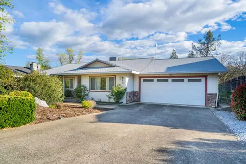 813 Country Oak Dr, Redding, CA 96003 photo 1
