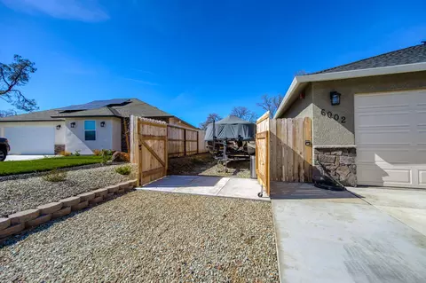 6002 Fallworth Dr, Redding, CA 96003 photo 2