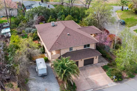 301 Luana Ave, Red Bluff, CA 96080 photo 3