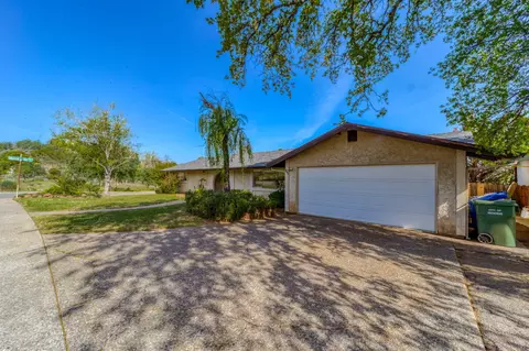 3330 Stratford Ave, Redding, CA 96001 photo 2