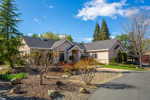 1130 Hope Ln, Redding, CA 96003 photo 2