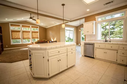 1130 Hope Ln, Redding, CA 96003 photo 15