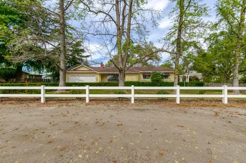 3246 Sacramento Dr, Redding, CA 96001 photo 1