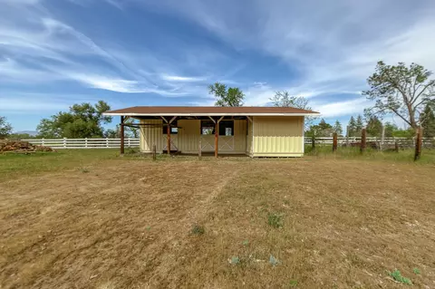 3246 Sacramento Dr, Redding, CA 96001 photo 2