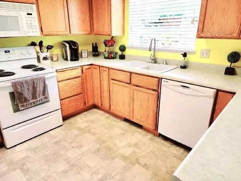 3480 Hillcrest St, Redding, CA 96001 photo 2