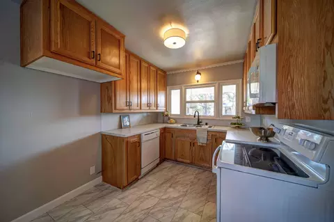 2136 Garden Ave, Redding, CA 96001 photo 4