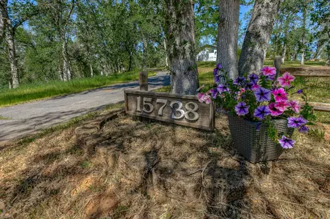 15738 Horseless Carriage Dr, Redding, CA 96001 photo 1