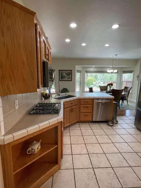 6128 Brassie Way, Redding, CA 96003 photo 9