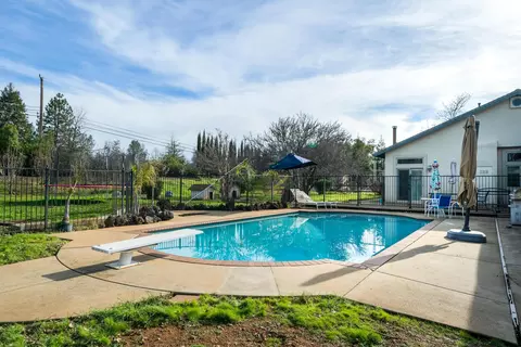 20481 Blue Mountain Rd, Redding, CA 96003 photo 3