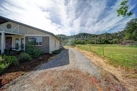 13932 Walter Ave, Redding, CA 96003 photo 2