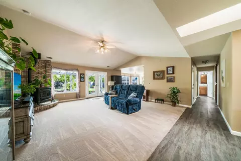 277 Kingsview Ct, Redding, CA 96003 photo 5