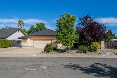 277 Kingsview Ct, Redding, CA 96003 photo 1