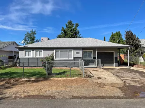 1002 A St, Redding, CA 96002 photo 1