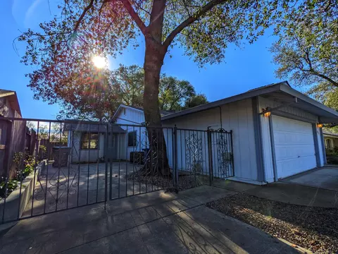 1879 Tiburon Dr, Redding, CA 96003 photo 2