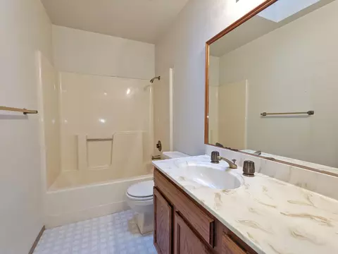 1879 Tiburon Dr, Redding, CA 96003 photo 12