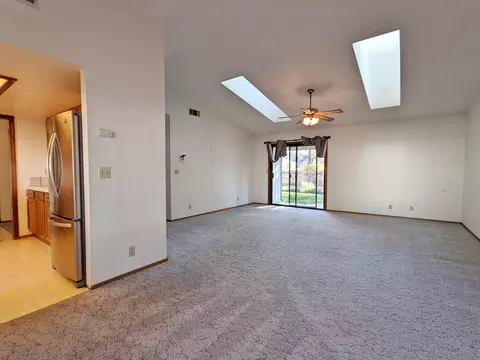 1879 Tiburon Dr, Redding, CA 96003 photo 4
