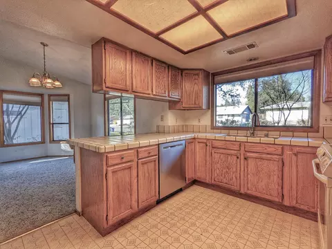 1879 Tiburon Dr, Redding, CA 96003 photo 3