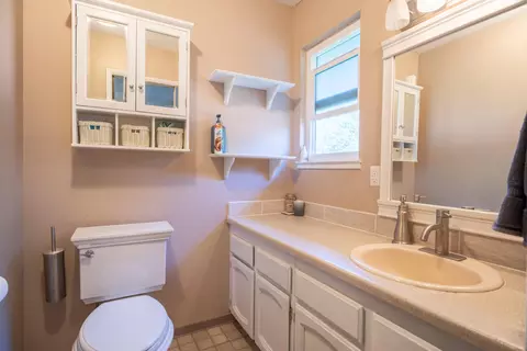 8577 Patricia Dr, Redding, CA 96002 photo 10