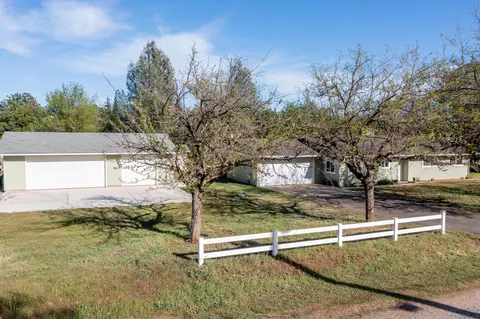 8577 Patricia Dr, Redding, CA 96002 photo 3