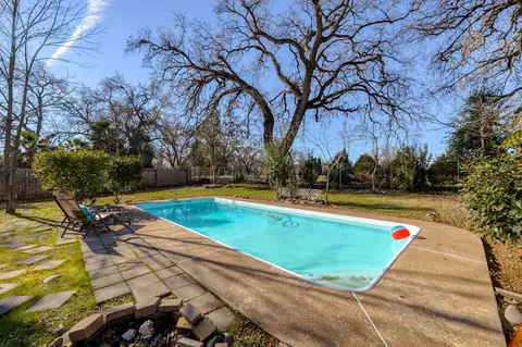 5222 Debbie Ln, Redding, CA 96002 photo 2