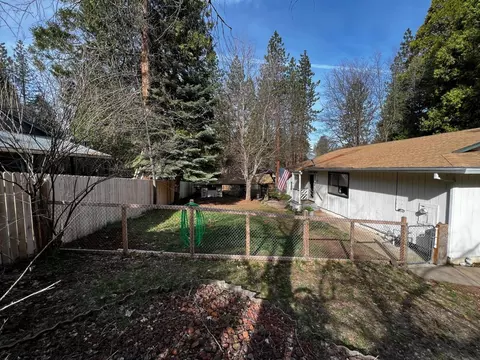 37448 Oak View St, Burney, CA 96013 photo 3