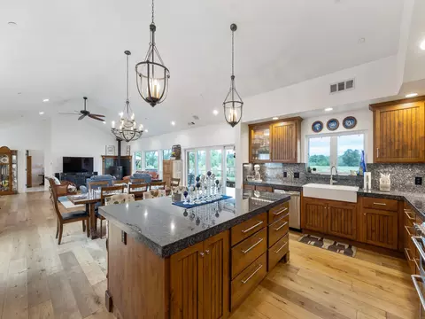 19590 Mockingbird Ln, Redding, CA 96002 photo 8