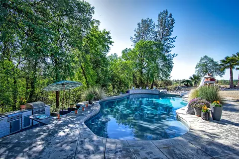 19215 Snowburst Ct, Redding, CA 96003 photo 3