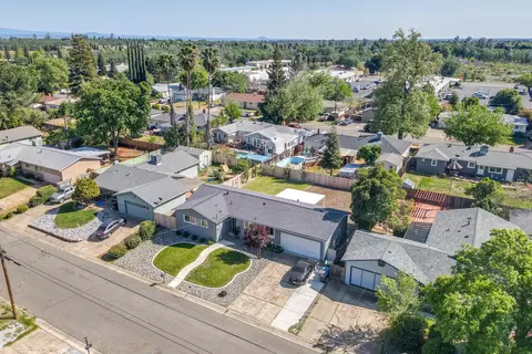2567 Belladonna St, Redding, CA 96002 photo 4