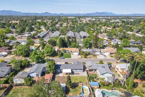 2567 Belladonna St, Redding, CA 96002 photo 9