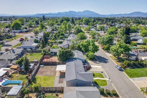 2567 Belladonna St, Redding, CA 96002 photo 7
