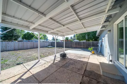 2567 Belladonna St, Redding, CA 96002 photo 21