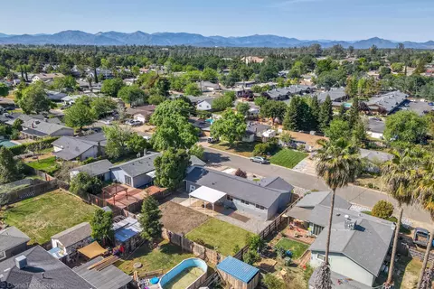 2567 Belladonna St, Redding, CA 96002 photo 8