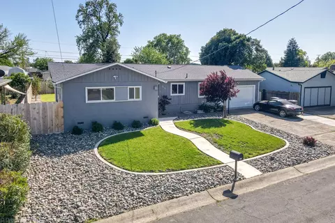 2567 Belladonna St, Redding, CA 96002 photo 3