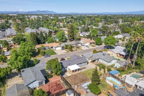 2567 Belladonna St, Redding, CA 96002 photo 10