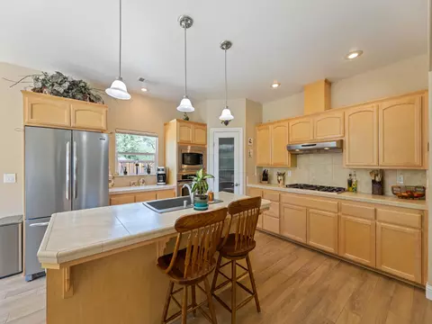 11764 Bay Tree Ln, Redding, CA 96003 photo 5