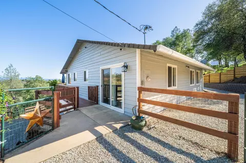 14028 Rugged Trl, Redding, CA 96003 photo 2
