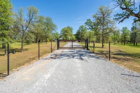 10173 Road Runner Way, Redding, CA 96003 photo 2