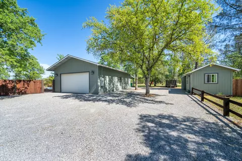 10173 Road Runner Way, Redding, CA 96003 photo 5