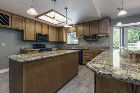 577 Olympic St, Redding, CA 96003 photo 13